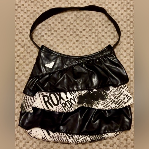 Women’s Roxy black leather purse, with white graphics, barely used. - Picture 1 of 7